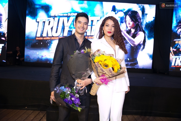 Trương Ngọc &Aacute;nh phấn kh&iacute;ch cổ vũ trai đẹp cởi trần khoe cơ bắp - Ảnh 11.