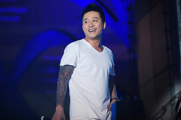 Những qu&yacute; &ocirc;ng của showbiz Việt m&atilde;i kh&ocirc;ng chịu gi&agrave; - Ảnh 7.