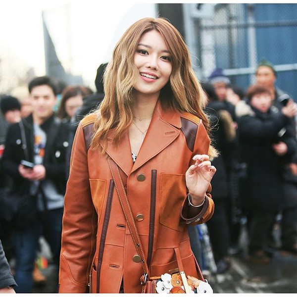 Sooyoung, Hoa hậu Hoàn vũ Pia nổi nhất dàn sao Á tại NYFW - Ảnh 1.