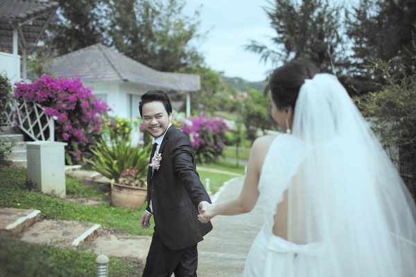 Trang Nhung đội nắng cùng ông xã thực hiện bộ ảnh cưới lãng mạn - Ảnh 3.