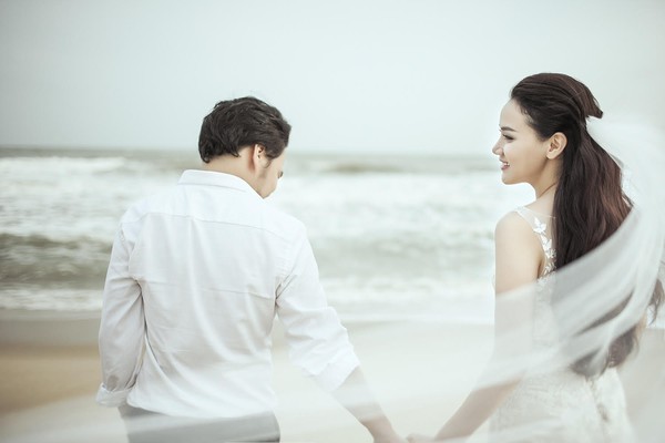 Trang Nhung đội nắng c&ugrave;ng &ocirc;ng x&atilde; thực hiện bộ ảnh cưới l&atilde;ng mạn - Ảnh 9.