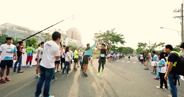 HCMC Run 2016 gây sốt khi đã phủ kín đường chạy 10km và 21km - Ảnh 13.