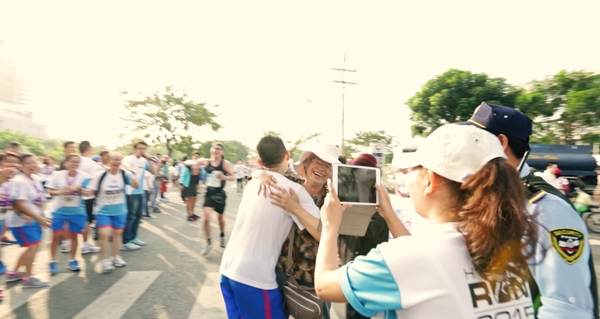 HCMC Run 2016 gây sốt khi đã phủ kín đường chạy 10km và 21km - Ảnh 14.