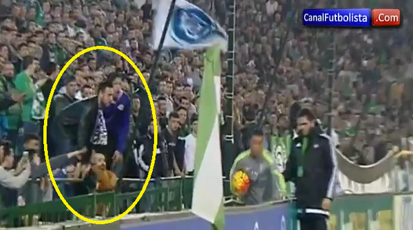 Fan Real Betis nhổ nước bọt vào Ronaldo - Ảnh 2.