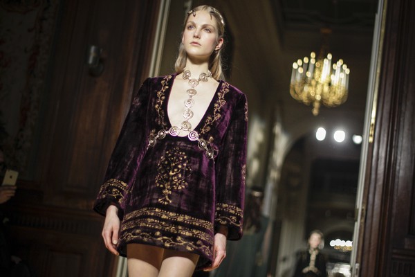 Vừa xem vừa hỏi: L&agrave;m sao họ c&oacute; thể l&agrave;m ra đồ Haute Couture tuyệt vời như thế? - Ảnh 24.
