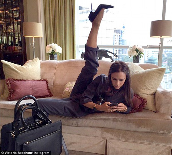 Victoria Beckham ch&agrave;o gi&agrave;y cao g&oacute;t: giảm chiều cao, tăng độ chất! - Ảnh 1.