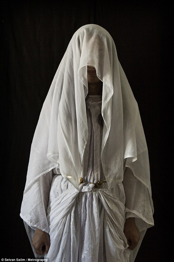 Chùm ảnh: Câu chuyện kinh hoàng của những nữ nô lệ tình dục IS - Ảnh 14.