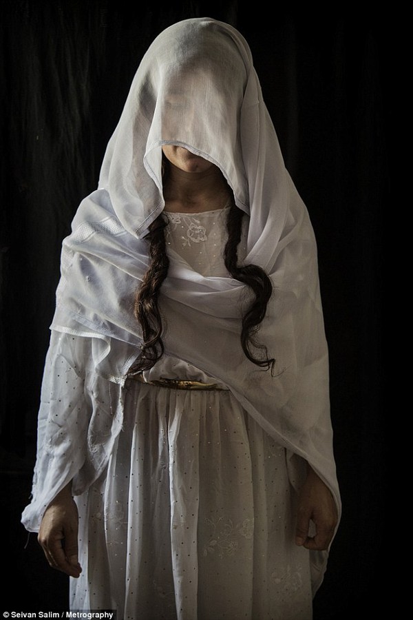 Chùm ảnh: Câu chuyện kinh hoàng của những nữ nô lệ tình dục IS - Ảnh 4.