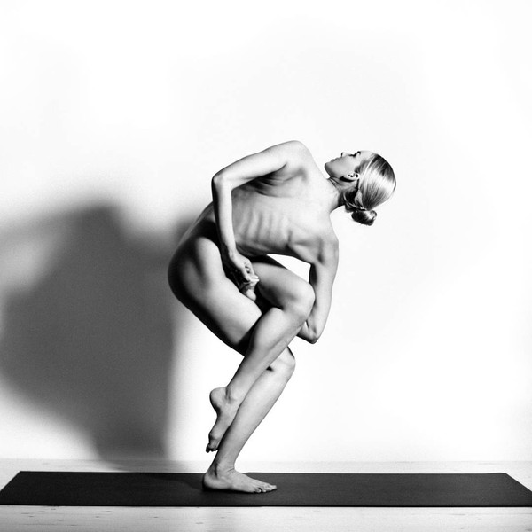 Bộ ảnh yoga khỏa thân nghệ thuật hút hồn người xem - Ảnh 3.