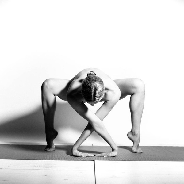 Bộ ảnh yoga khỏa thân nghệ thuật hút hồn người xem - Ảnh 4.