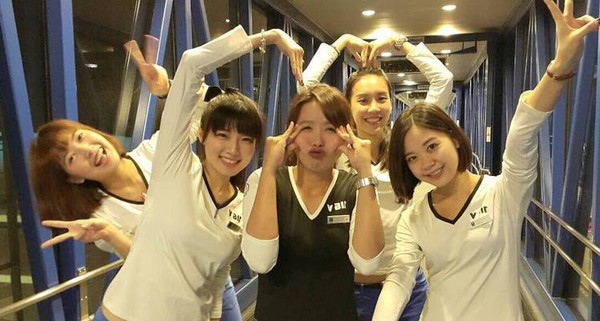 Nữ tiếp vi&ecirc;n h&agrave;ng kh&ocirc;ng Trung Quốc c&oacute; ngoại h&igrave;nh y hệt nữ sinh cấp 3 - Ảnh 6.