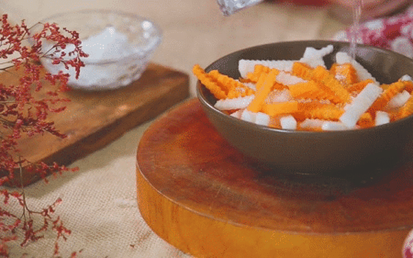 Những thành phần cần chuẩn bị khi làm dưa chua cơm tấm?
