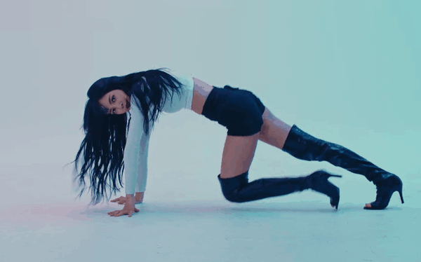 Lisa "đánh úp" video dance "cứu rỗi" cộng đồng BLINK