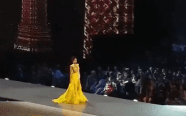 Những màn xoay váy huyền thoại tại Miss Universe