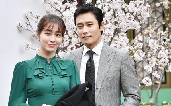 Sau 8 năm xảy ra vụ ngoại tình tống tiền rúng động showbiz Hàn của Lee  Byung Hun: Lee Min Jung tiết lộ tính cách thật của chồng