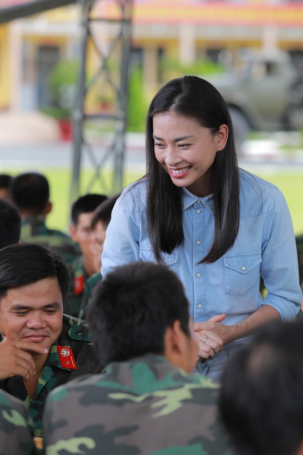 Dien vien Ngo Thanh Van tham gia Vua dau bep 2015 voi vai tro giam khao khach moi (1)-821ac