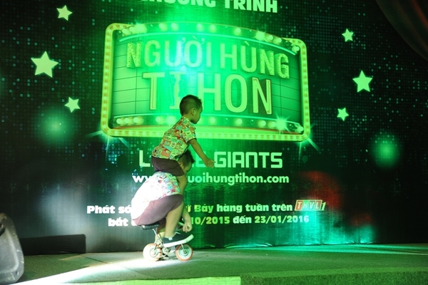 Cac thi sinh trong Hop bao Nguoi Hung Ti Hon (11)-db379
