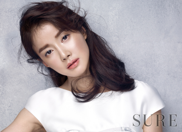 lee-si-young-in-sure-march-2015-issue-d007e