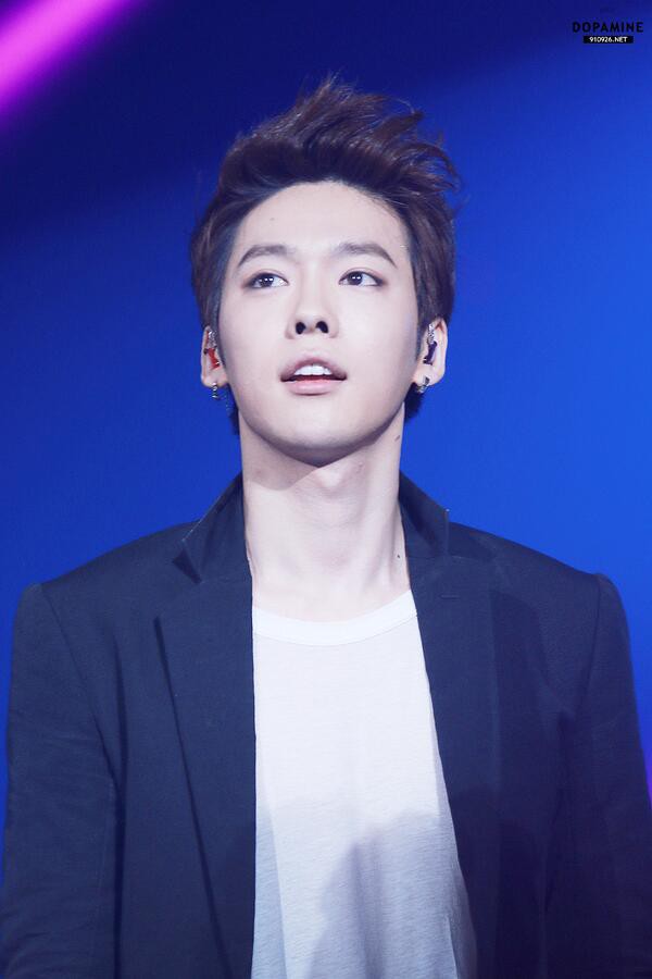 tumblr_static_jinwoo_at_aon_concert6-ec1f6