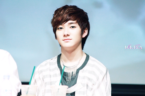 7-NUEST-fansigning-at-Cheonan-Aron-credit-Icetea-ffe0a