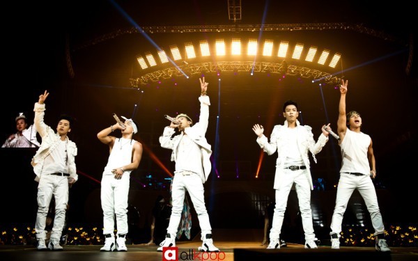 Big Bang khởi động tour tại Mỹ v&ocirc; c&ugrave;ng ho&agrave;nh tr&aacute;ng 3