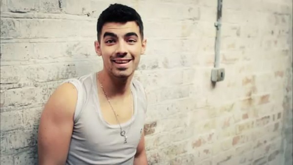 Joe Jonas sắm MV cho ca khúc "cổ" 1