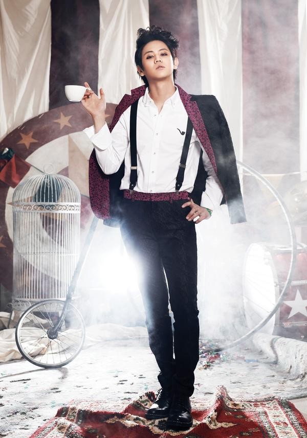 Yoseob (B2ST) khoe ảnh "nhử" fan từ rạp xiếc 1