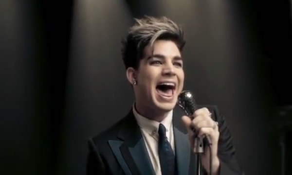 Adam Lambert hát nổ cả bóng đèn 1