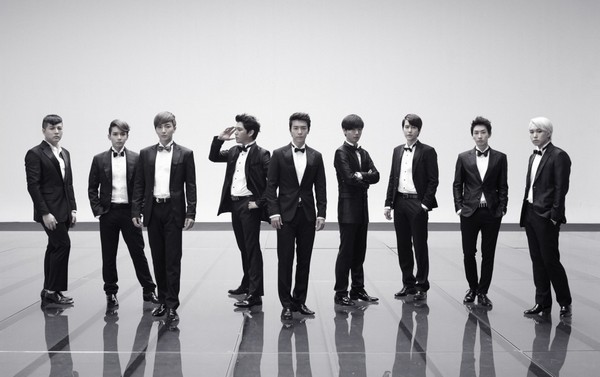 Super Junior thống trị "mặt trận" album bản cứng 2012 1