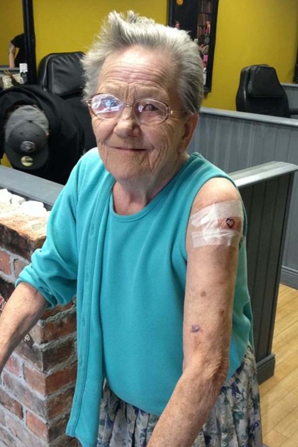 rebel-grandmother-tattoo-escape-care-home-3-a824c