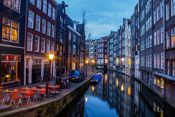 old-town-in-amsterdam-c5518