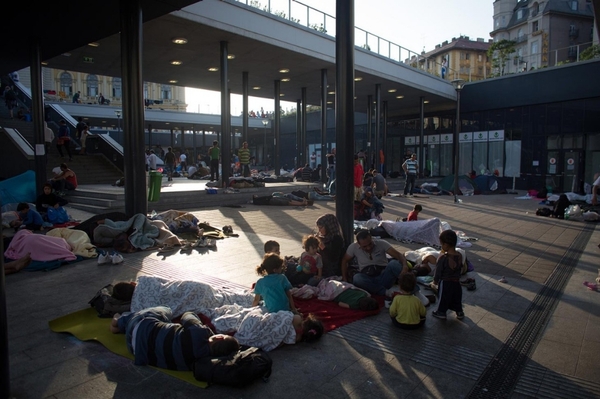 image.adapt.960.high.budapest_refugees_station_24a-7d368