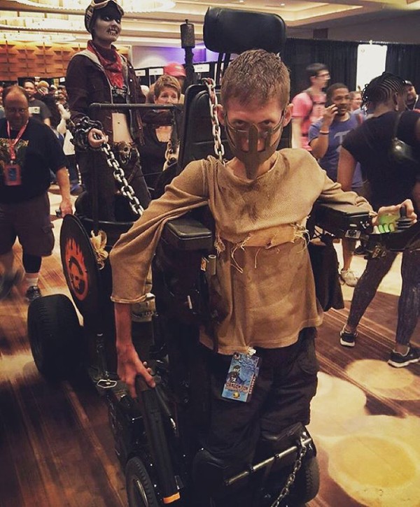 mad-max-wheelchair-cosplay-bloodbag-ben-carpenter-5-e84d3