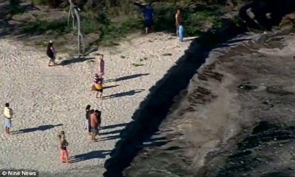 2CD1F11100000578-3250475-Around_140_people_were_evacuated_including_several_schoolchildre-m-25_1443348853578-6a645