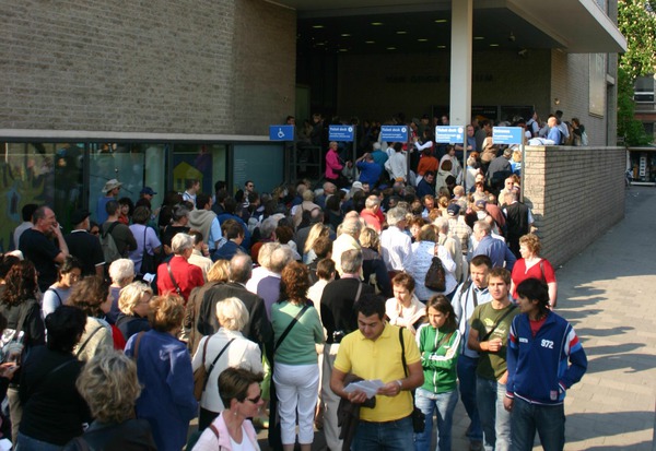 Van-Gogh-Museum-queues-ab1c0