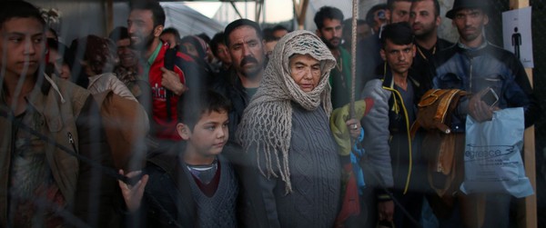 gty_refugees_greece_jc_151116_12x5_1600-c6b9b