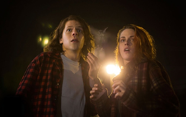 Sat Thủ Jesse Eissenberg Va Bạn Gai Kristen Stewart Bầm Giập Trong American Ultra