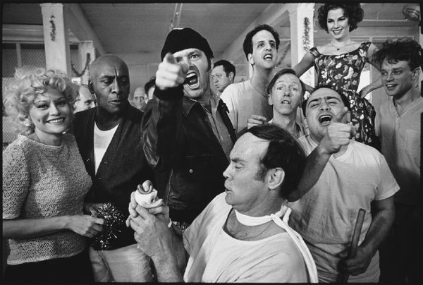 mary-ellen-mark-cast-of-one-flew-over-the-cuckoos-nest-posing-for-their-photograph-on-location-at-the-oregon-state-hospital-salem-oregon-mary-ellen-mark-1974-99c37