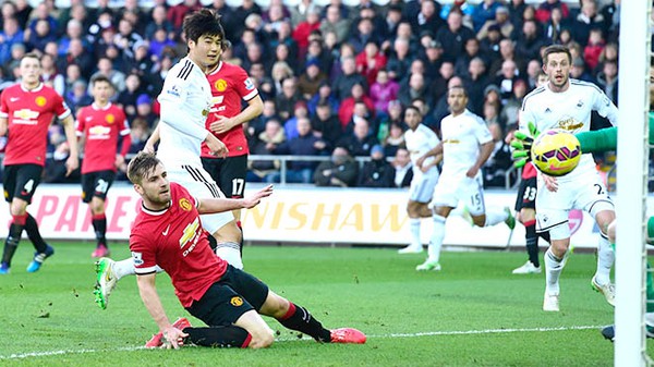 20150830-22h00-ngay-30-8-swansea-man-united-van-gaal-gio-van-con-so-swansea-1-934f0