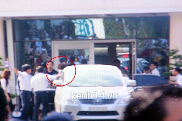 Clip: Jae Joong đeo khẩu trang kín mít khi xuất hiện ở Việt Nam 2