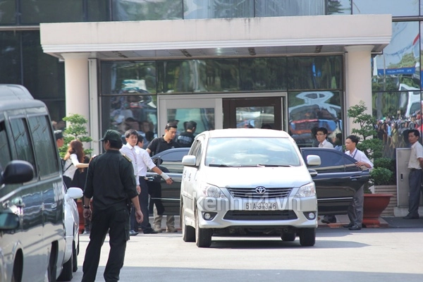 Clip: Jae Joong đeo khẩu trang kín mít khi xuất hiện ở Việt Nam 3