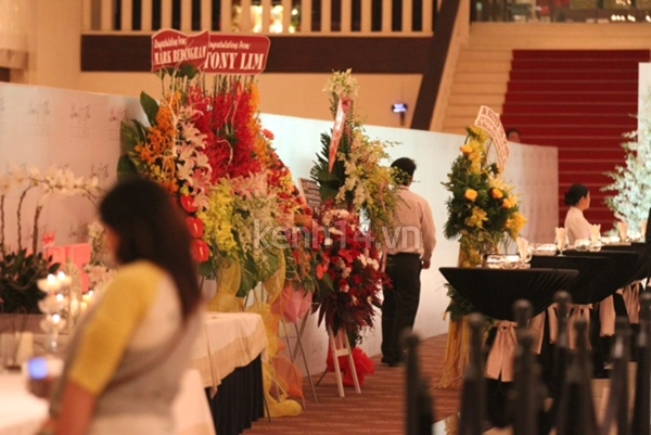 Những hình ảnh hiếm hoi trong tiệc cưới Hà Tăng 29