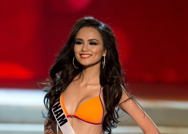 Diễm Hương rực rỡ tại bán kết Miss Universe 2012 8