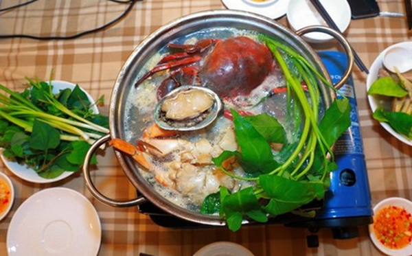 Hải sản lẩu cua 1 ở Hà Nội có địa chỉ và danh sách món ăn như thế nào?