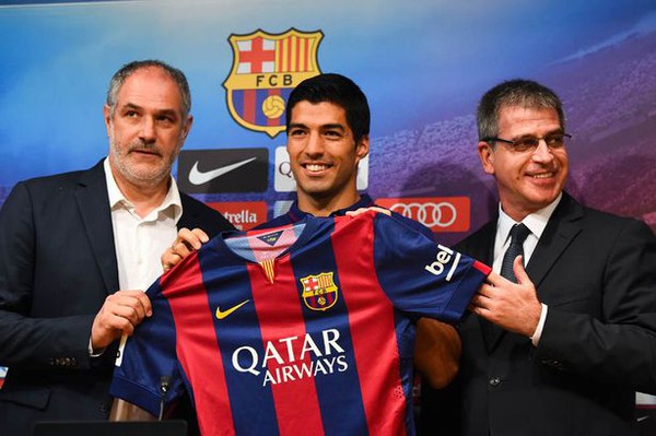 Luis-Suarez-unveiling-at-Barcelona-363c1