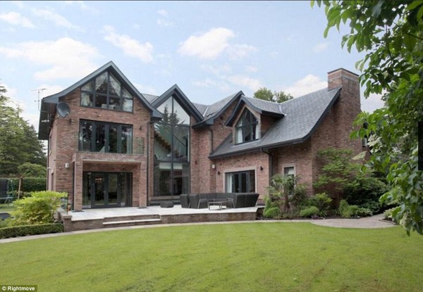 2B77308A00000578-3202215-The_ex_Everton_man_has_listed_his_house_for_sale_with_RightMove_-a-2_1439914854568-05d92