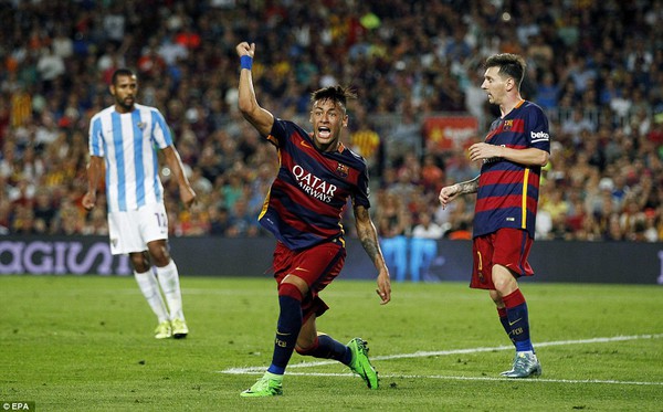 2BC8A7A200000578-3215558-Neymar_vents_his_frustration_towards_the_assistant_referee_as_Ba-a-83_1440880558230-abcf6
