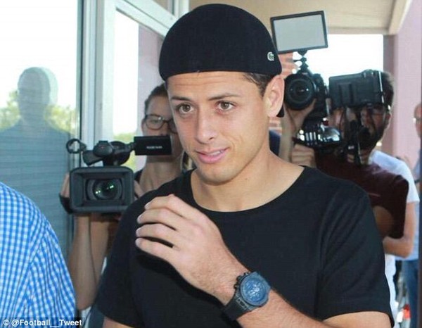 2BD84B0A00000578-3217039-Hernandez_landed_in_Germany_ahead_of_his_move_to_Bayer_Leverkuse-m-9_1441040967097-f2d2e