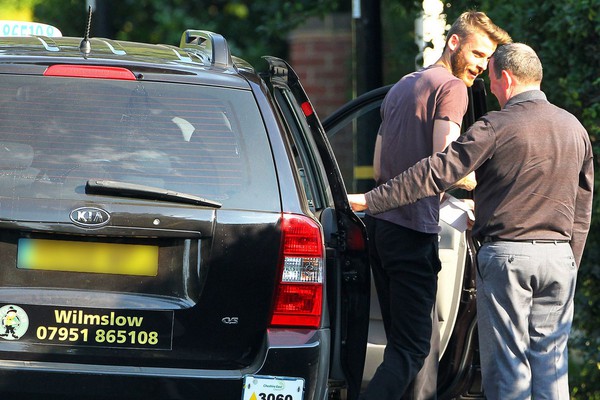 PAY-David-De-Gea-arrives-home-after-training-with-his-agent-Jorge-Mendez-3734b