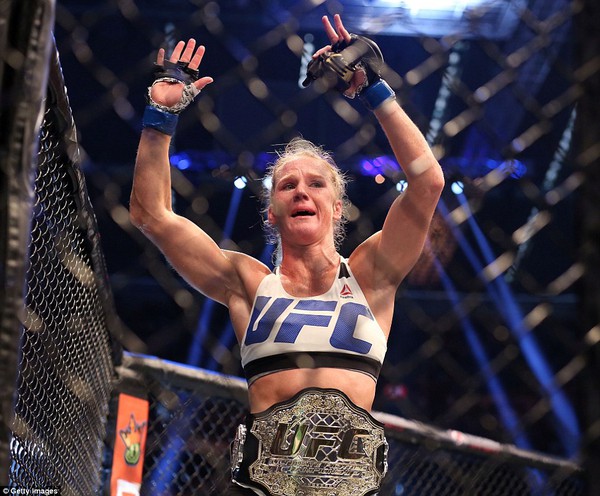 2E757C8E00000578-3319107-Holm_celebrates_with_the_belt_as_she_became_the_first_fighter_to-m-32_1447568394600-0167b